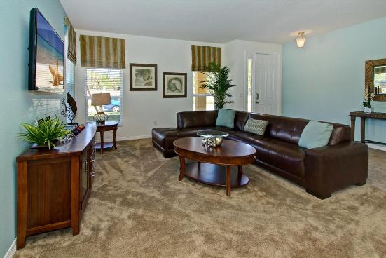 Tuscan Hills - Beautiful 5 bedroom 4.5 bathroom villa on one of Orlando most popular and impressive communities. - Living Area