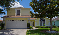 Oak Island Harbor, Formosa Gardens Area - very close to Disney. Luxury Lakeside 4 Bedroom Florida Villa with 2 full and 2 half-Bathrooms, PC and Broadband Internet and Games Room