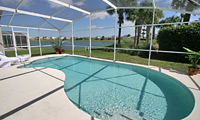 Hampton Lakes - Luxury 4 Bed 2 Bath Villa with Lake View